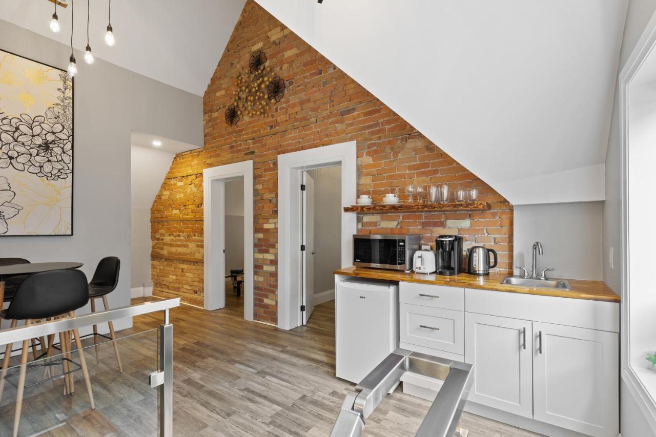 Entire 1 Bedroom Apartment Across From Google - Br5 Kitchener Eksteriør bilde