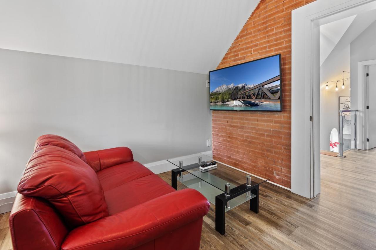Entire 1 Bedroom Apartment Across From Google - Br5 Kitchener Eksteriør bilde