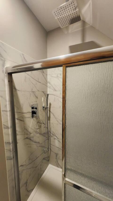 Entire 1 Bedroom Apartment Across From Google - Br5 Kitchener Eksteriør bilde